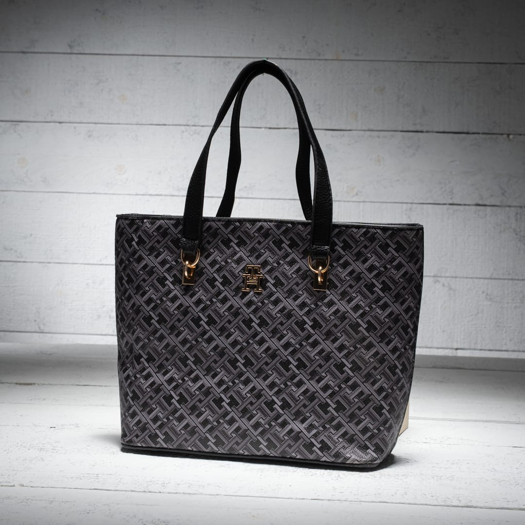 TH Monogram Tommy Hilfiger كود 118 ( مخزن Bag10 )