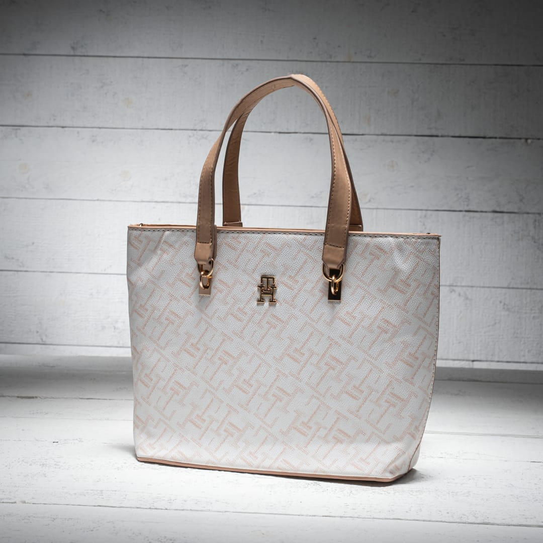 TH Monogram Tommy Hilfiger كود 118 ( مخزن Bag10 )