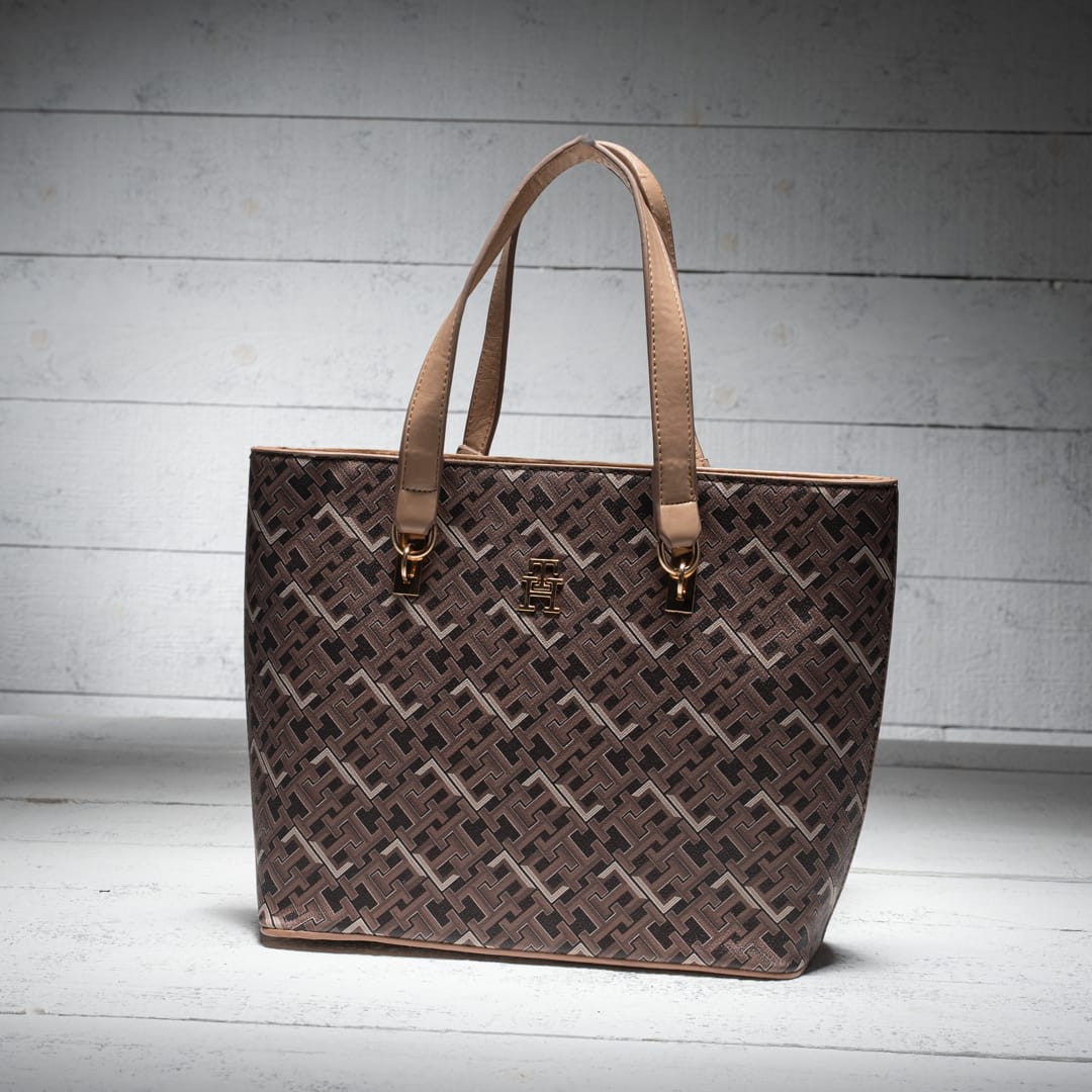 TH Monogram Tommy Hilfiger كود 118 ( مخزن Bag10 )