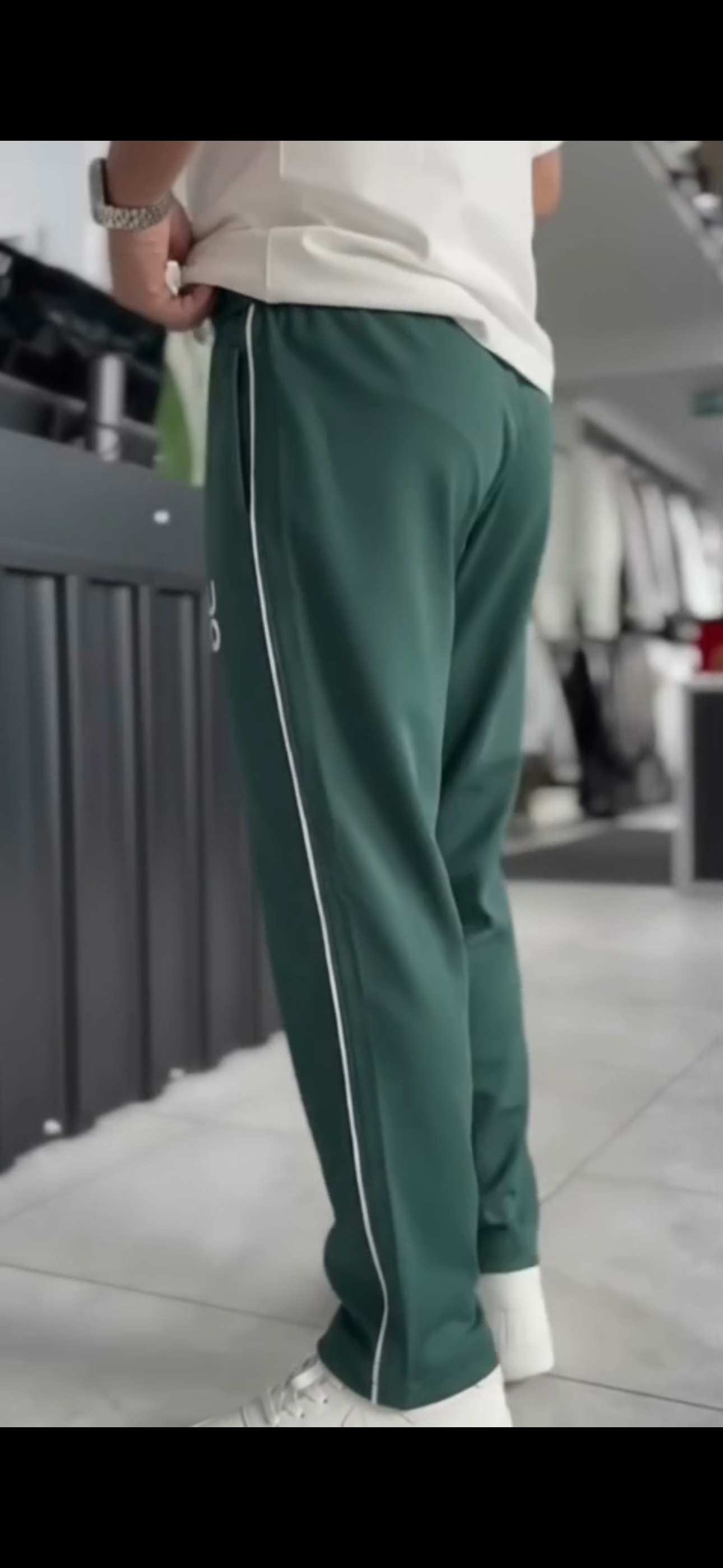 بنطلون UQ Daily Flexpants